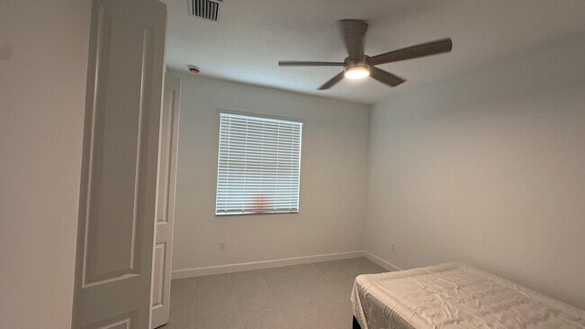 Building Photo - 3479 Cedar Grv Dr