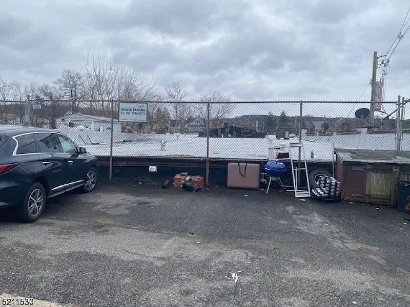 Building Photo - 118 Main St