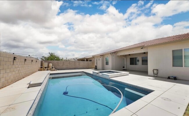 Building Photo - 9200 Rancho Viejo Dr