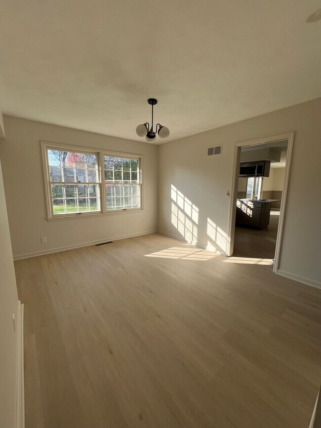 Building Photo - West Lafayette Home, Fenced Backyard, Attached 2 Car Garage, Stainless Appliances, Full Basement