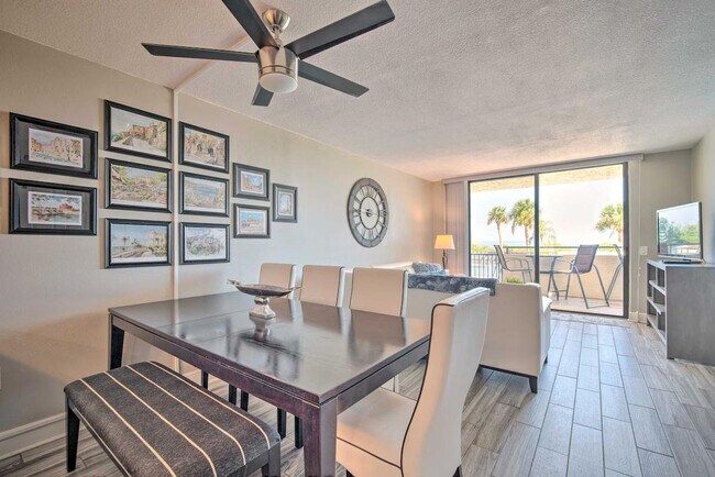 Building Photo - 6105 Sea Ranch Dr