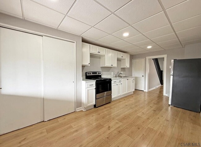 Building Photo - 512 Graham Ave