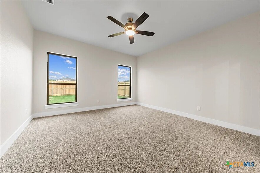 Building Photo - 920 Campbellton Dr