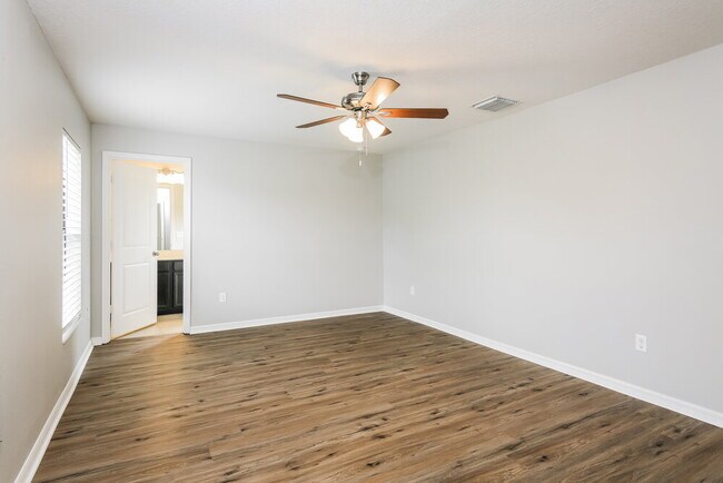 Building Photo - 6543 Redbay Dr