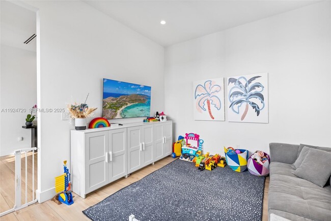 Building Photo - 895 NE 76th St