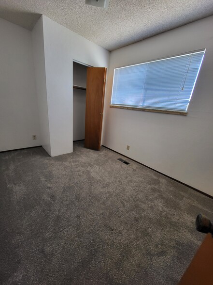 Building Photo - 906 Balra Dr