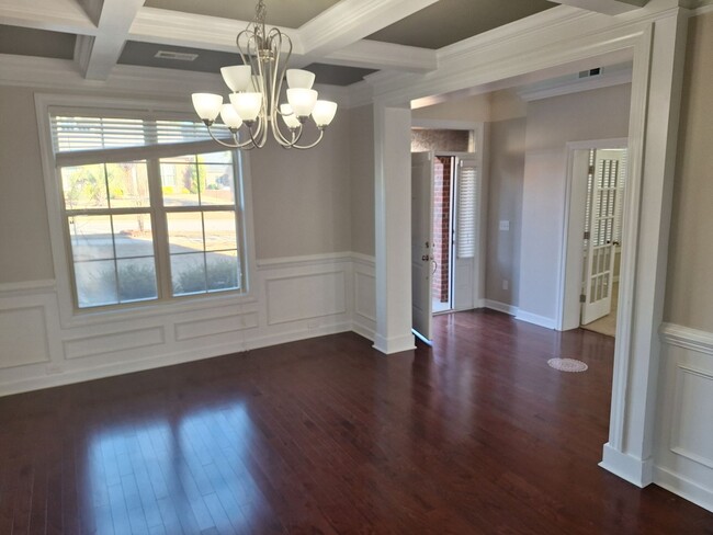 Building Photo - MARCH MOVE IN SPECIAL - $300 off FIRST FUL...