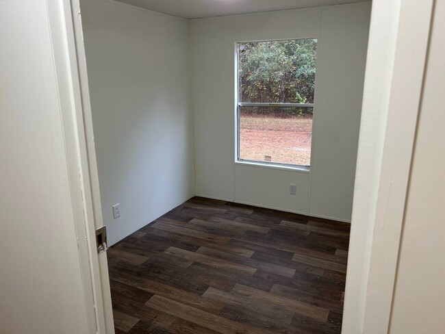 Building Photo - 1505 Bunnys Dr