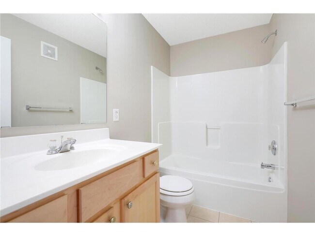 Building Photo - 15564 Lilac Dr