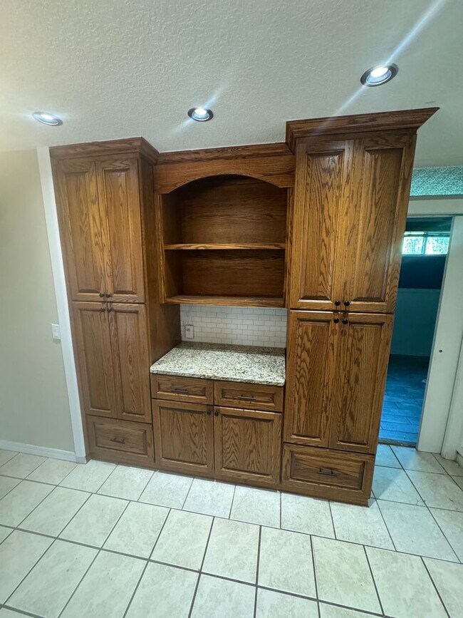Building Photo - 3 Bedroom 1 Bath Home with Fully Fenced Backyard for Rent in SE Palm Bay