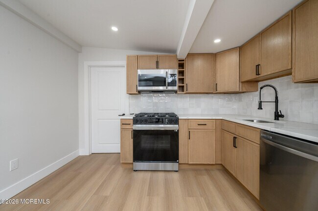 Building Photo - 8 Orchard St