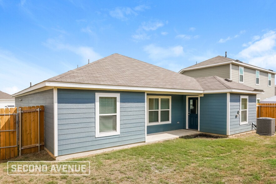 Building Photo - 1321 Woodwinds Dr