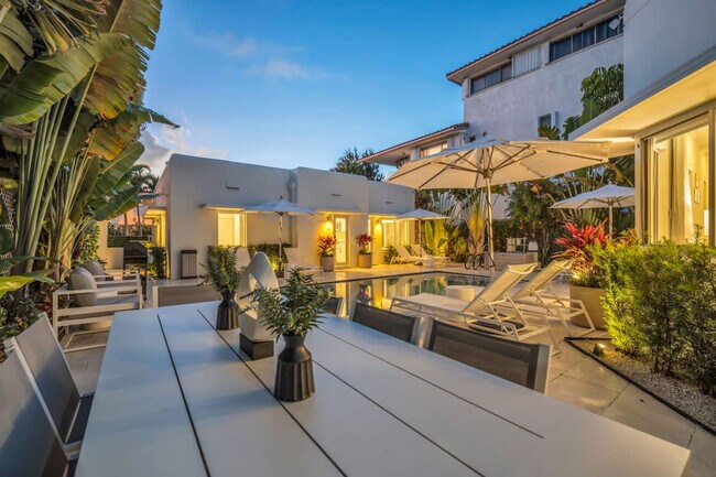 Building Photo - 8109 Harding Ave