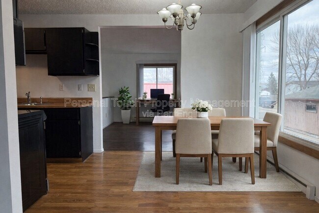 Building Photo - 2131 2nd Ave E