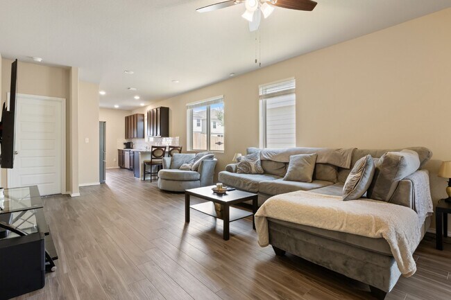Building Photo - "Spacious 4-Bed Oasis with Granite Counter...