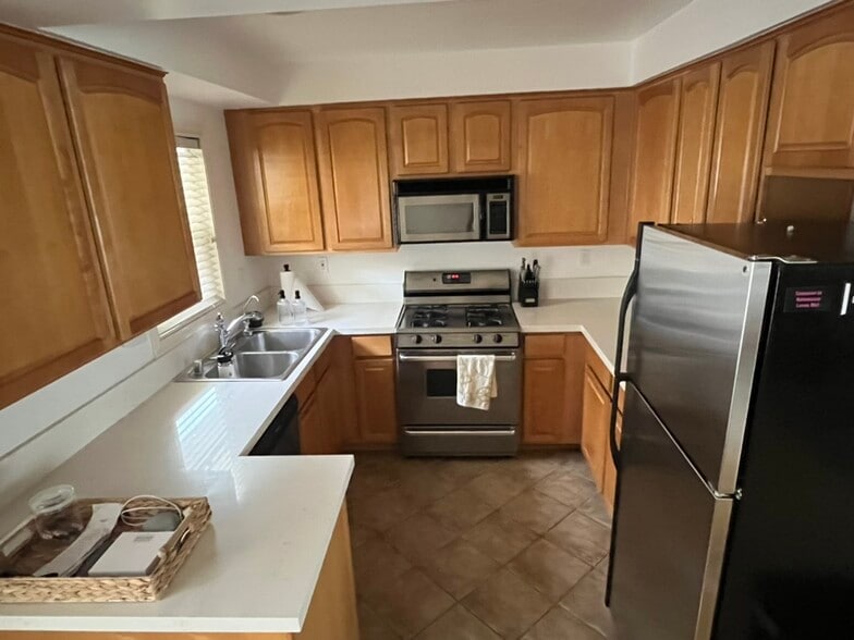 Kitchen - 11646 Chenault St