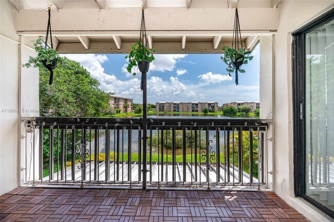 Building Photo - 8875b Fontainebleau Blvd