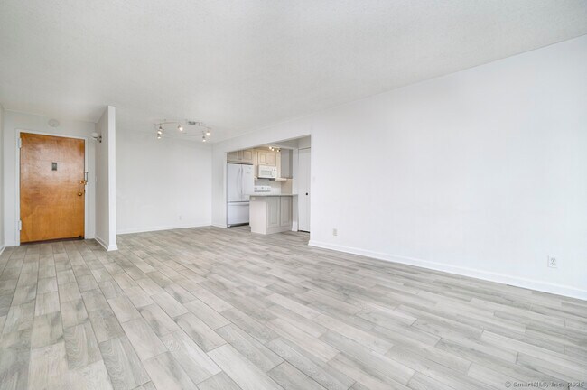 Building Photo - 1 Strawberry Hill Ave