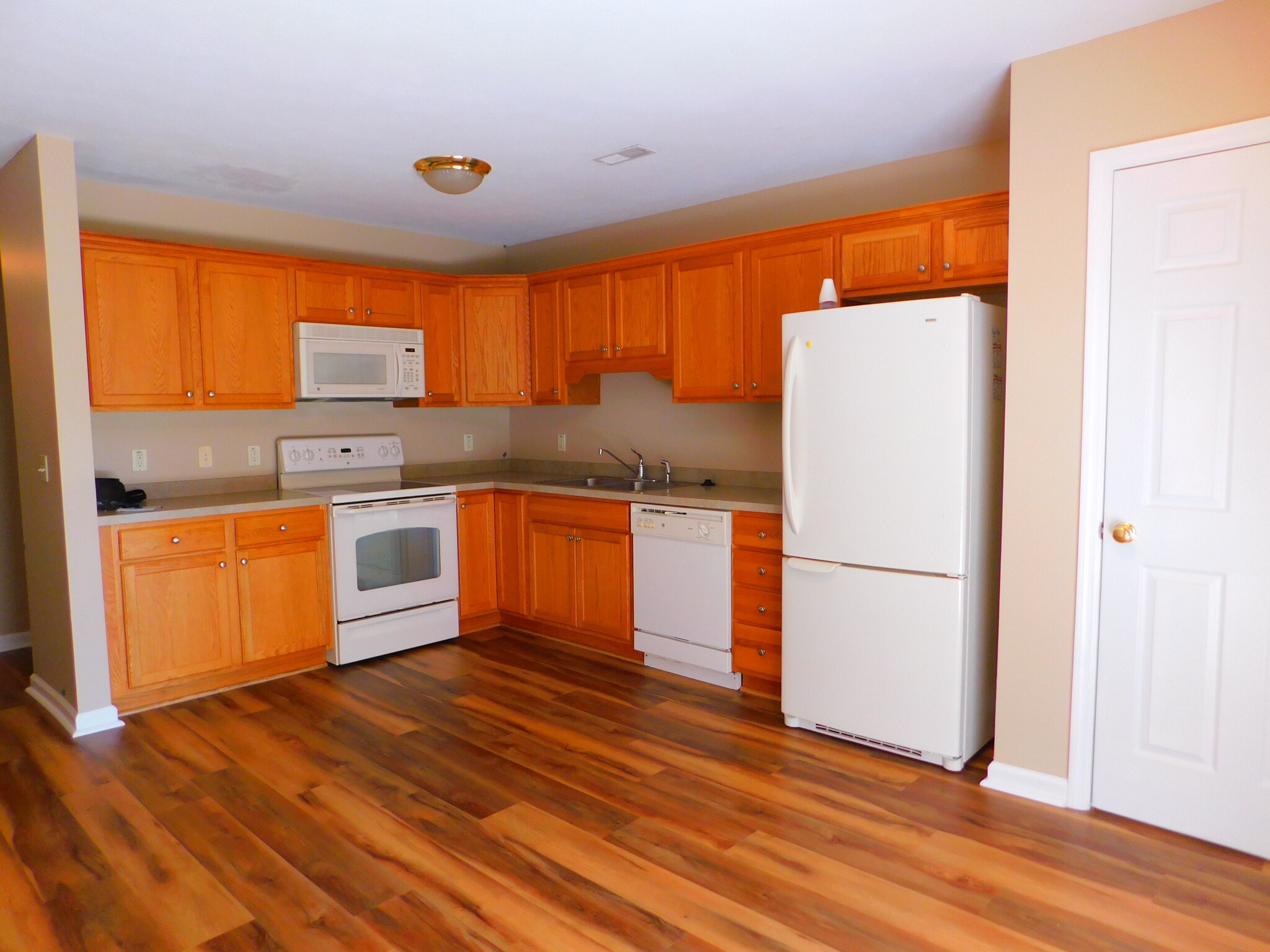 Kitchen 16x13 - 54 Barrington Ct