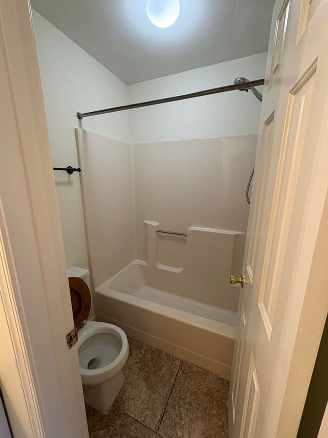 Building Photo - 541 Pineland Cir