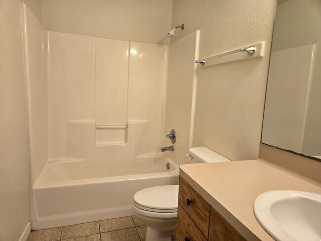 Building Photo - 3714 Oldenburg Ln