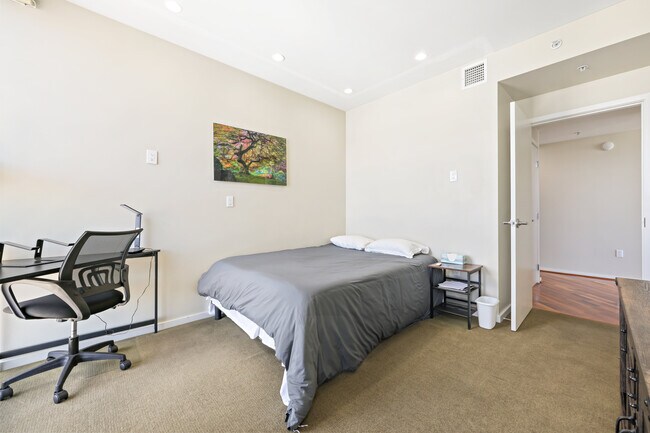 Building Photo - 321 10th Ave