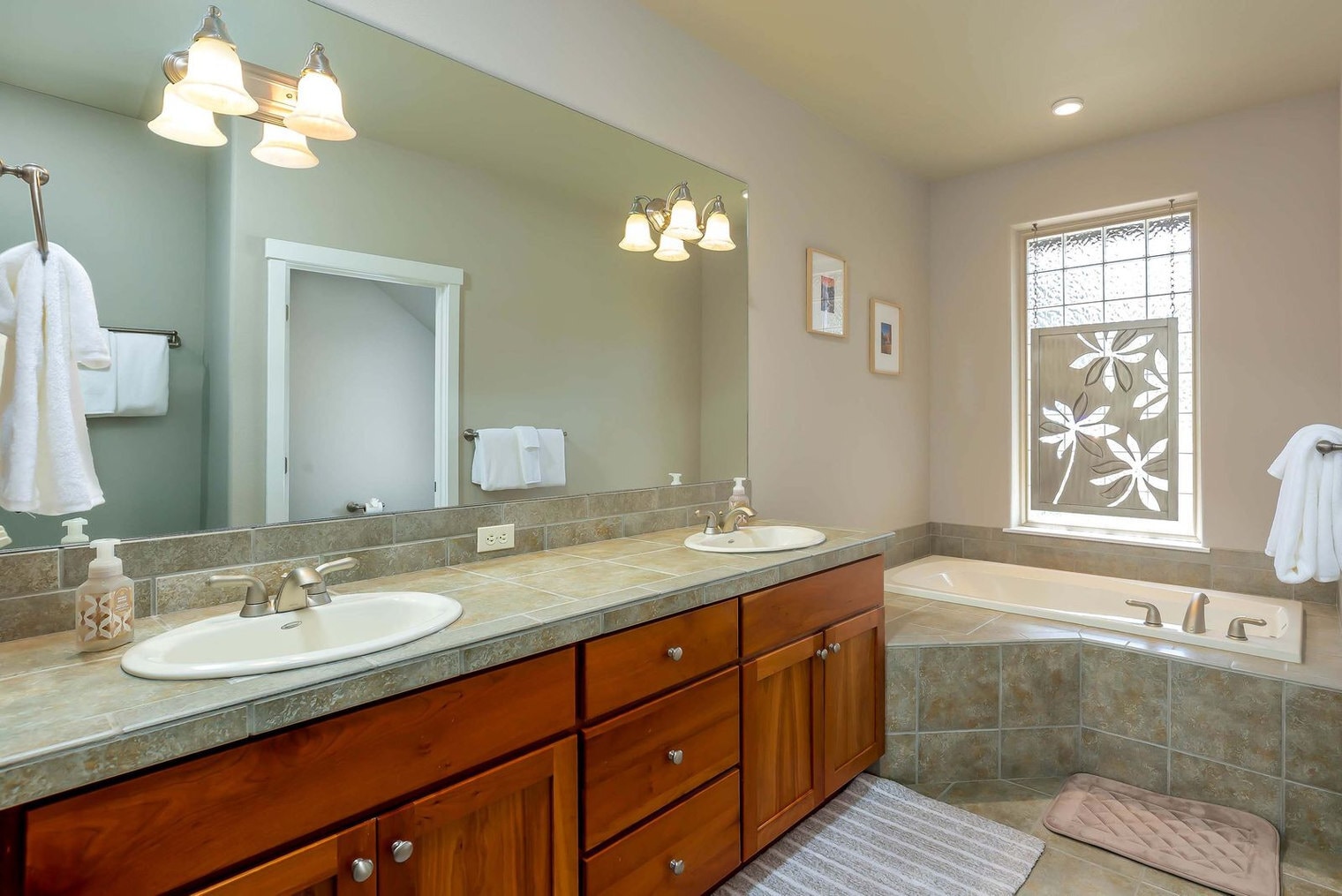 Building Photo - 10576 Village Loop