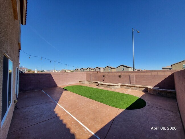 Building Photo - 5882 Azzura Palms Ave