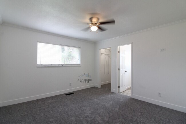 Building Photo - 3 Bedrooms, 1.5 Baths in Kennewick