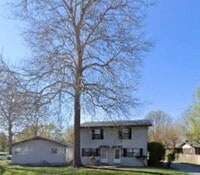 Building Photo - Two-story townhome!