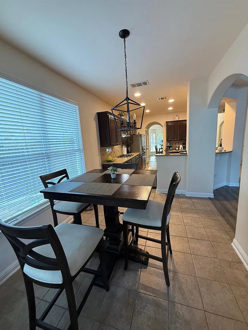 Building Photo - Room in House on Bridie Path