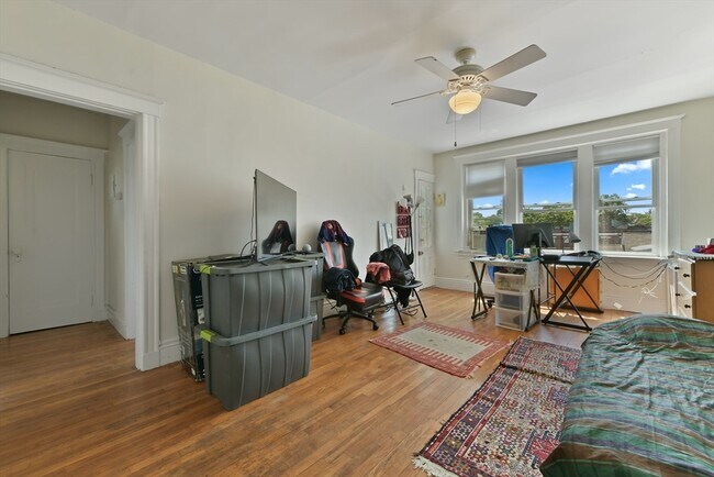 Building Photo - 1746 Commonwealth Ave