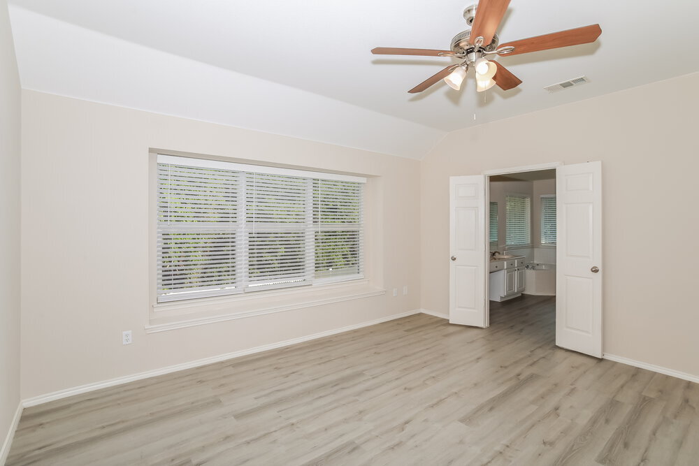 Building Photo - 240 Creekview Dr