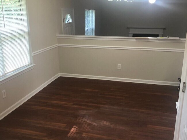 Building Photo - 2107 Creekview Trail