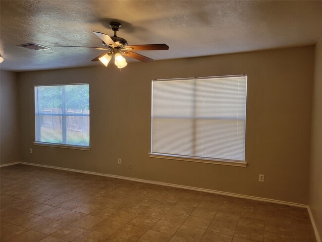 Building Photo - 6055 Green Heather Ln