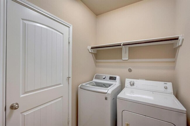 Building Photo - 166 Jaxxon Pointe Dr