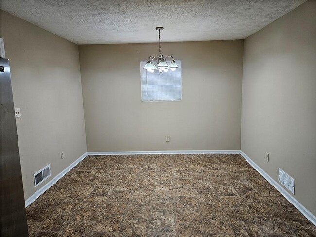 Building Photo - 2002 Smith Dr