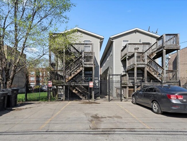 Building Photo - 6139 S King Dr