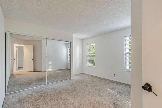 Building Photo - Elegant 3-Bedroom Home with Modern Upgrade...