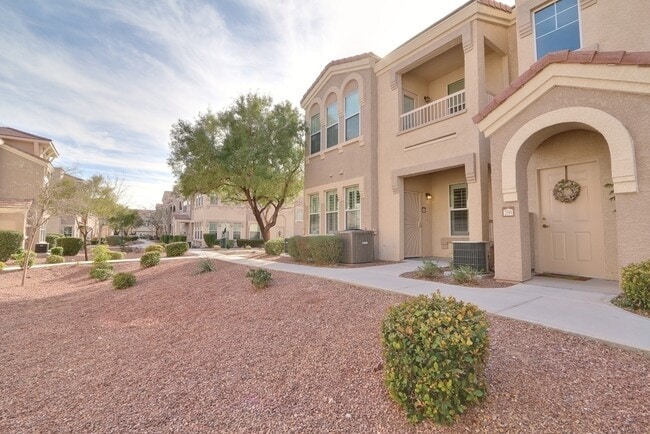 Building Photo - Upgraded Northwest 1 Bedroom Condo with At...