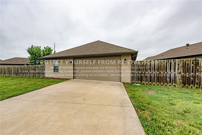 Building Photo - 3702 S W Capstone Ave