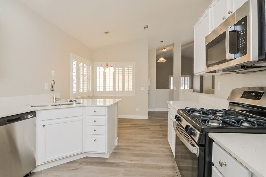 Building Photo - 1067 Kennebunk Cir