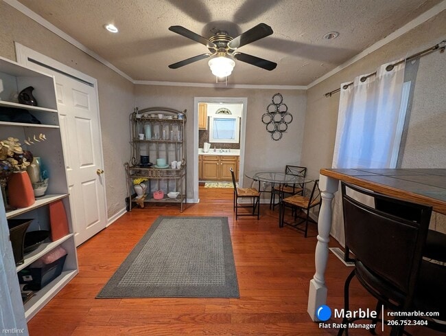 Building Photo - 2 br, 1 bath House - 849 W Brevard St