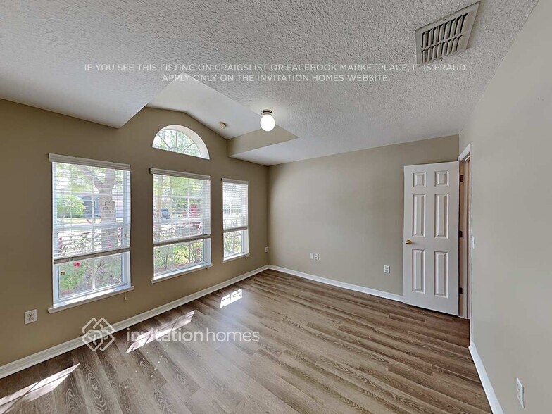 Building Photo - 5241 Silver Thistle Ln