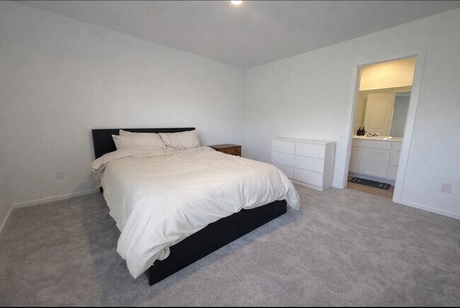 Building Photo - 21151 Vercelli St