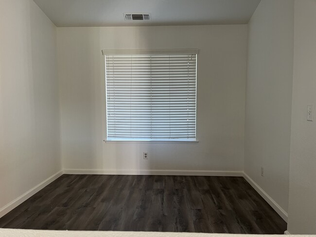 Building Photo - 2177 Stonewater Dr