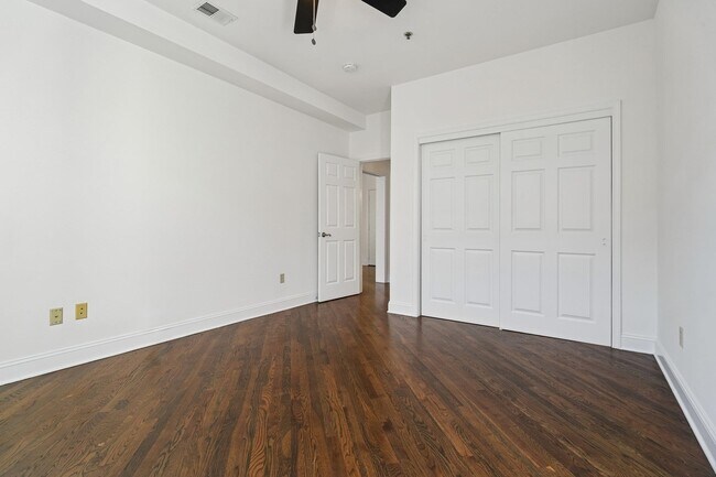 Building Photo - 915 Madison St