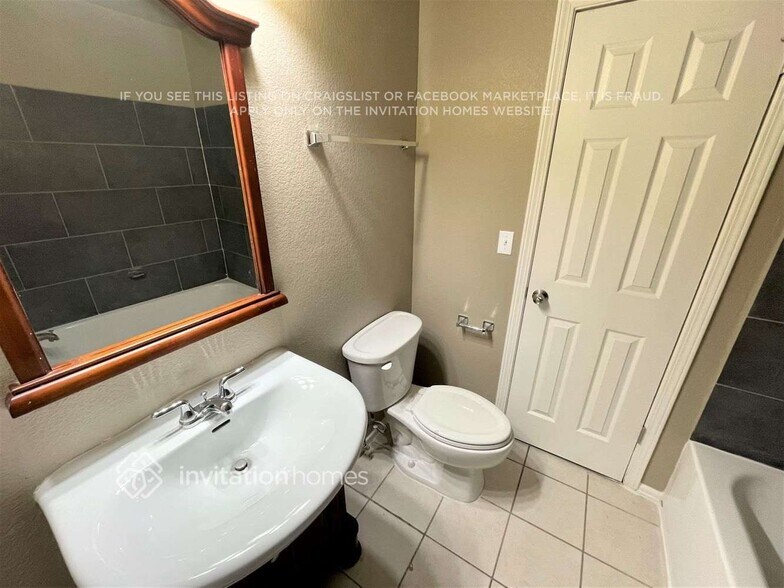 Building Photo - 5957 S Odessa Cir