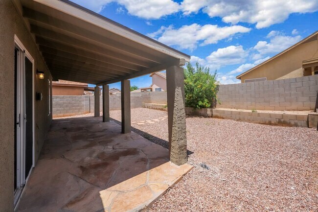 Building Photo - 10041 E Paseo San Rosendo