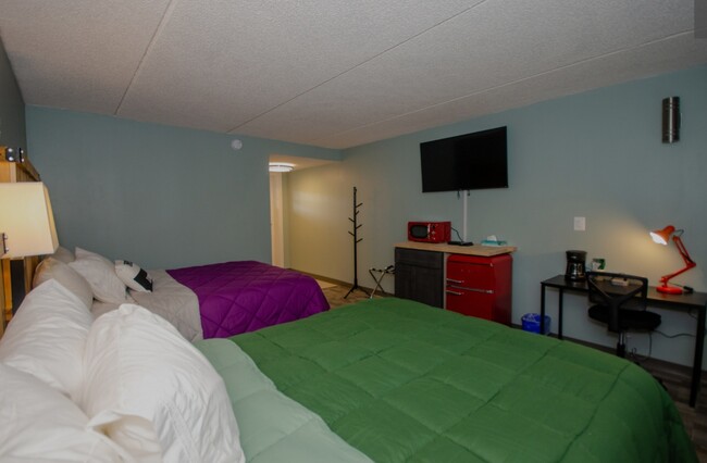 Double Queen Room - 609 S US Highway 61